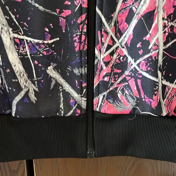 Muddy Girl Moonshine hooded pink, black and navy camo jacket. Size Large - Picture 4 of 9